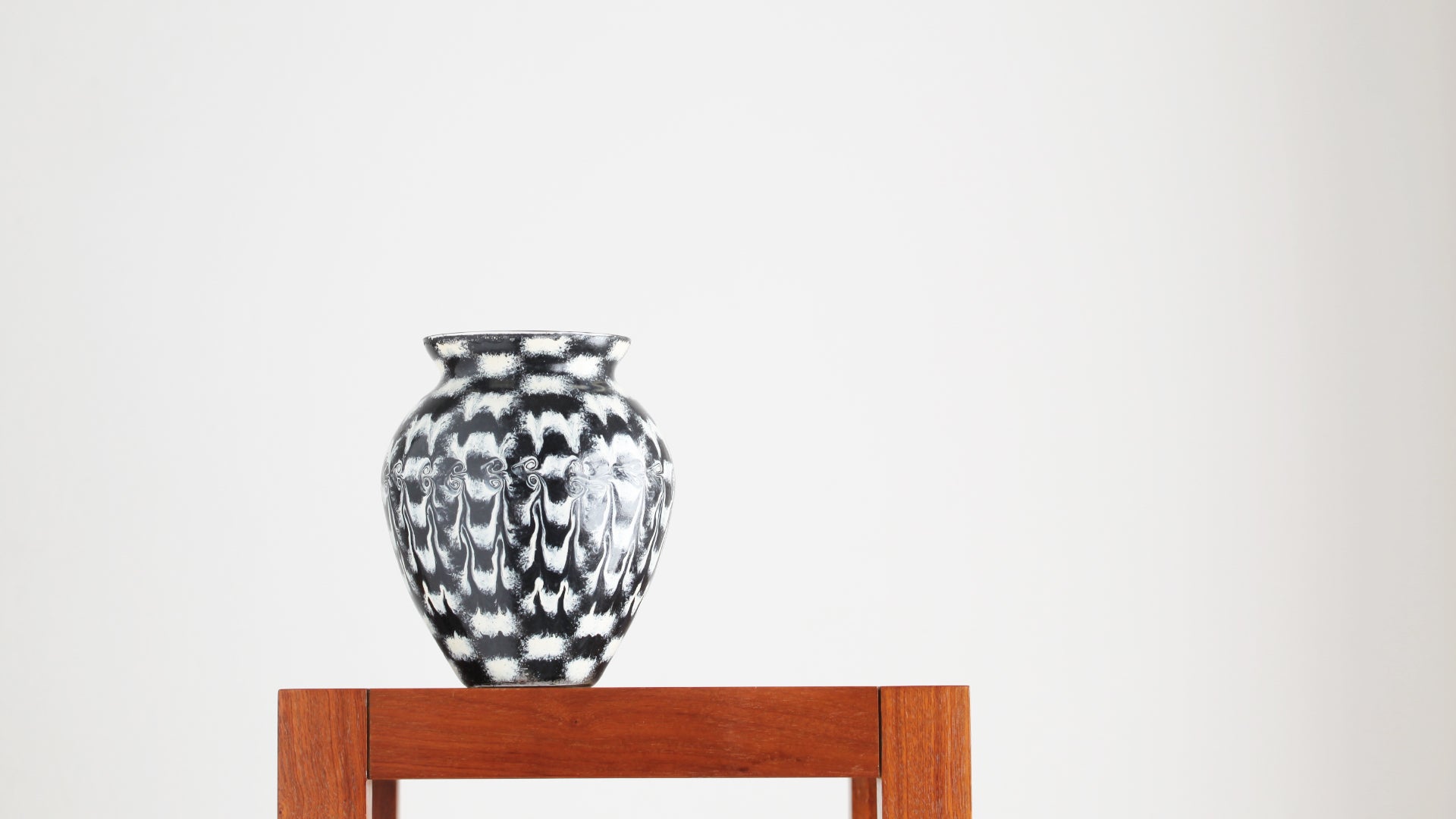 FRGMT M'Quve's Vase Black Whiteセット FRGMT M'Quve's Vase Black White セット FRGMT M'Quve's Vase